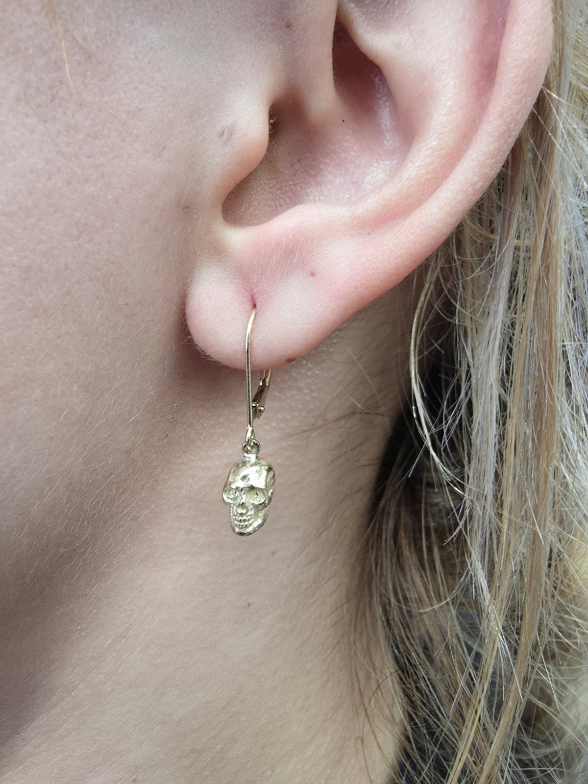 GOLD SKULL EARRINGS W LAB DIAMONDS