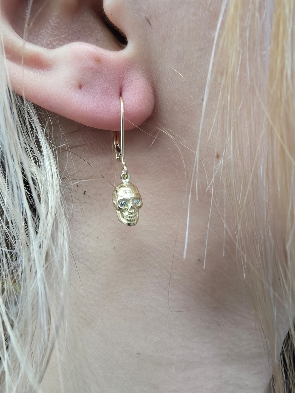 GOLD SKULL EARRINGS W LAB DIAMONDS
