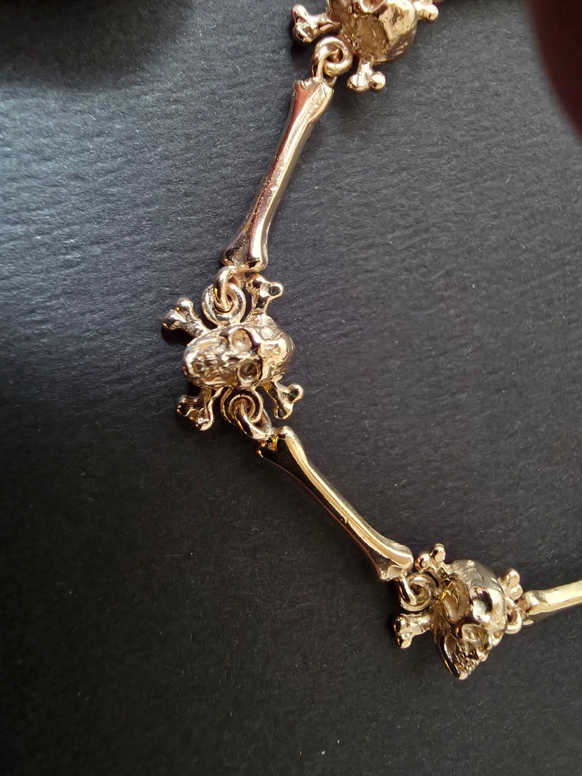 BEAUTIFUL  SOLID 14K GOLD SKULL  AND BONES BRACELET
